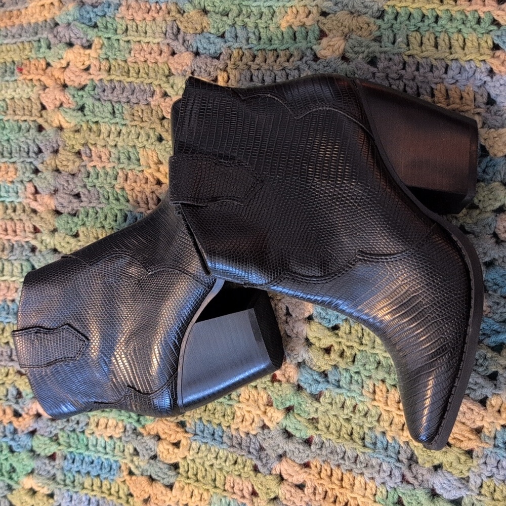 Chinese Laundry Black Textured Leather Heeled Ankle Boots